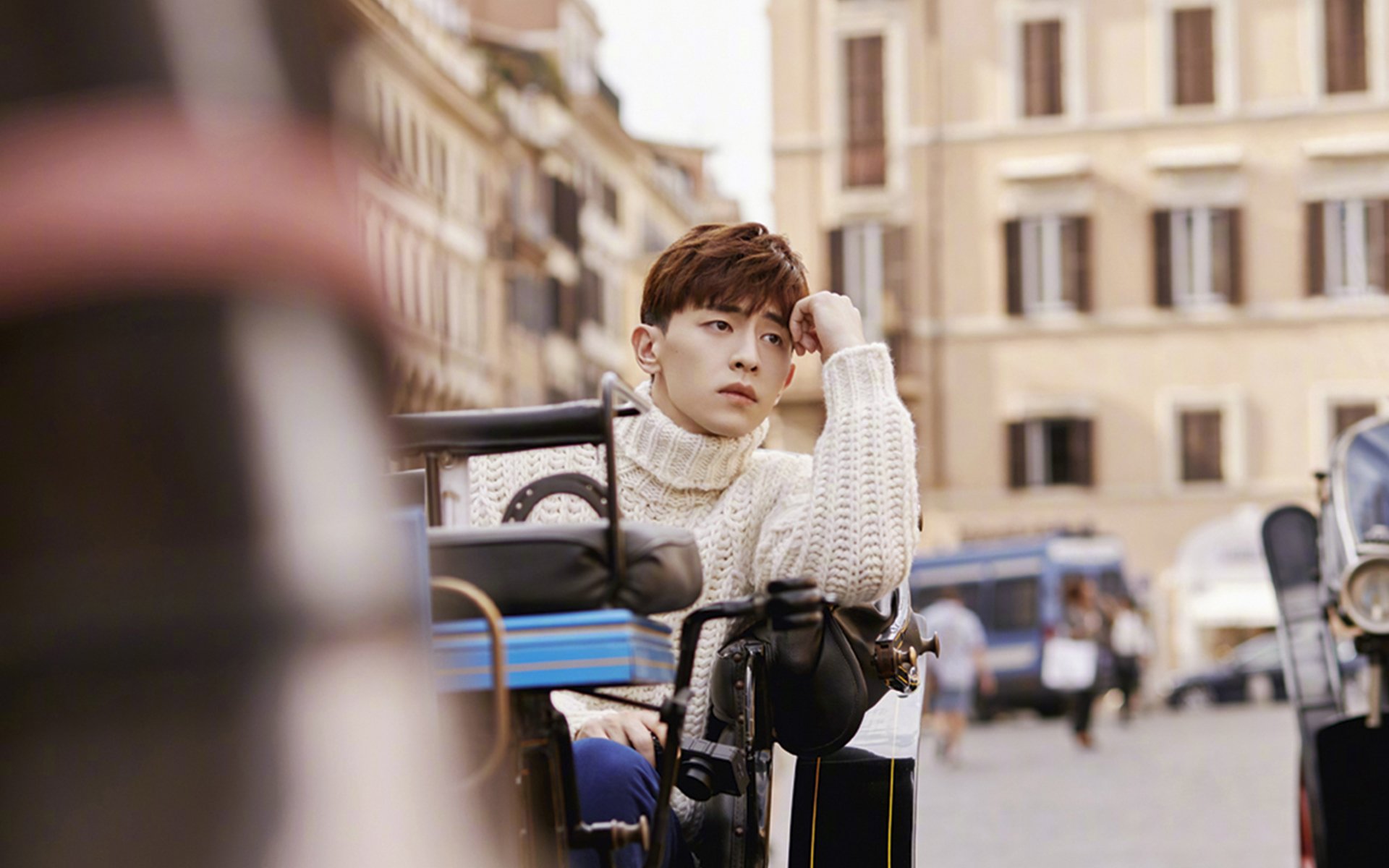 76人教练团队设置小组战术讨论提升参与感，76人的教练